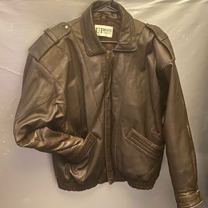 UPdate brown leather jacket - 90’s style.